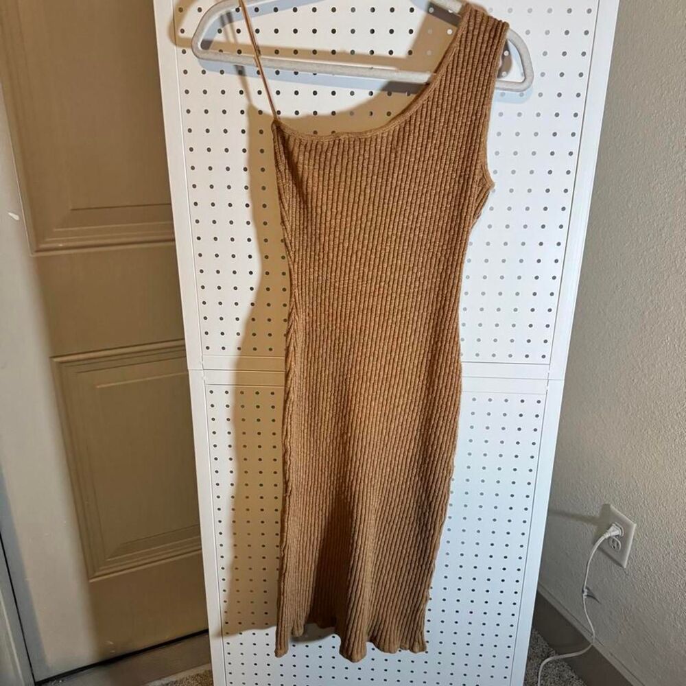 Lisa Says Gah Paola One Shoulder Ribbed Midi Dress Camel Size S
